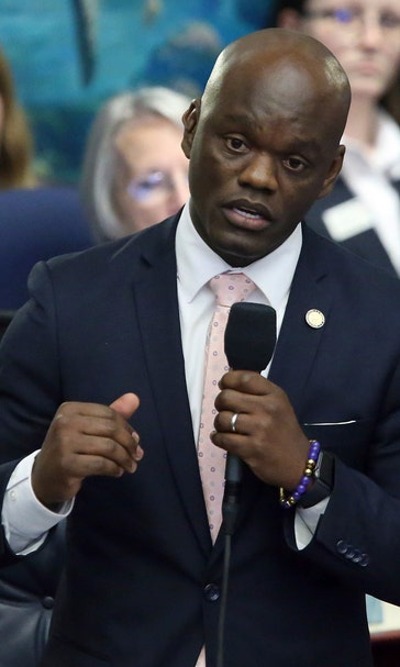 Florida considers allowing college athletes to earn money